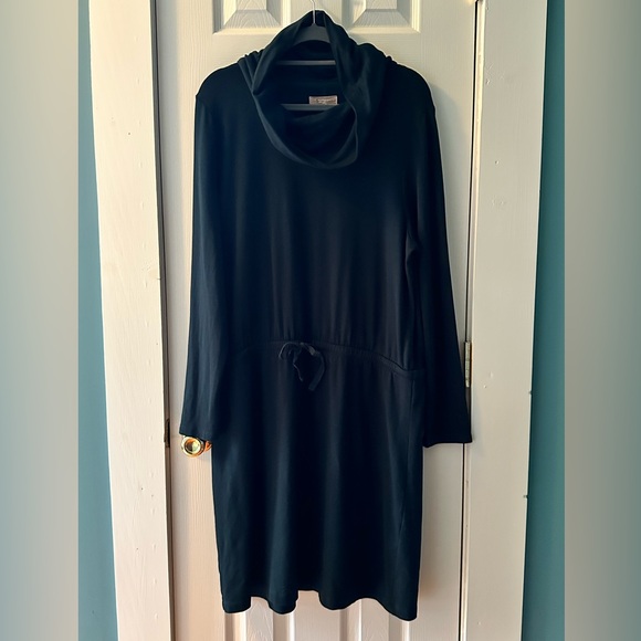 Lou & Grey Dresses & Skirts - Lou & Grey Green Long Sleeve Dress